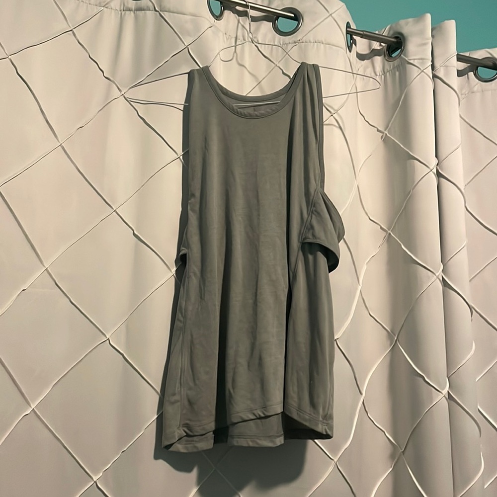Gray Under Armor Work Out Tank (Size M)